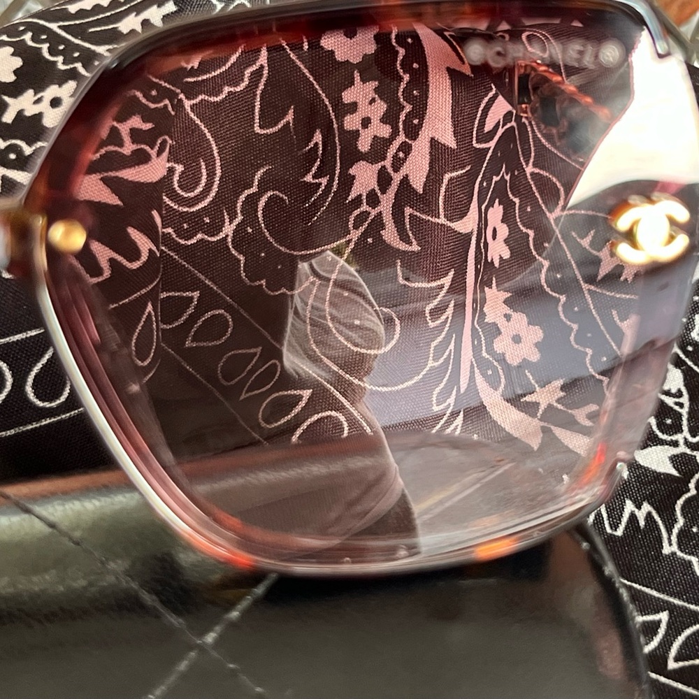 CHANEL Women's Sunglasses with Black and Pink Hues - Picture 4 of 16